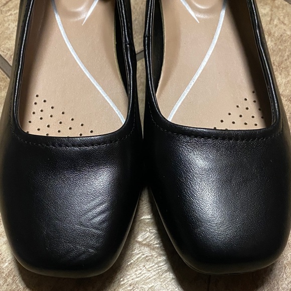 Easy Spirit Women's Classic Black 6.5M Leather Dress Shoes - Picture 3 of 10